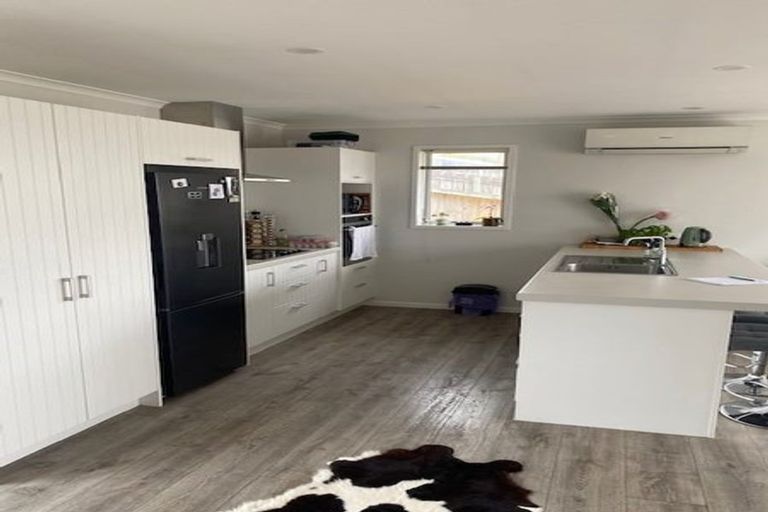 Photo of property in 11a Rishworth Avenue, Stanmore Bay, Whangaparaoa, 0932