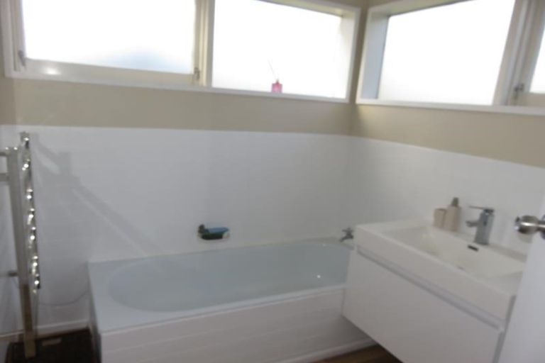 Photo of property in 15 Goddard Grove, Churton Park, Wellington, 6037