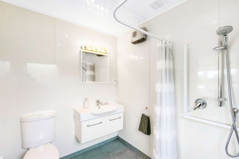 Photo of property in 43 Aotea Crescent, Gore, 9710