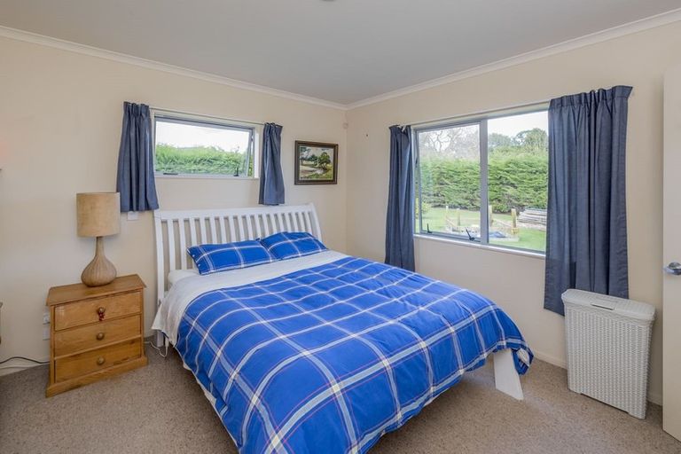Photo of property in 37a Waikawa Beach Road, Manakau, Levin, 5573