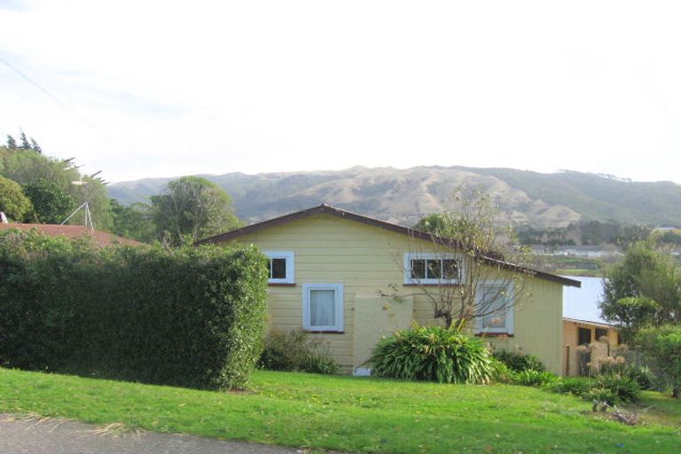 Photo of property in 44 Awatea Street, Ranui, Porirua, 5024
