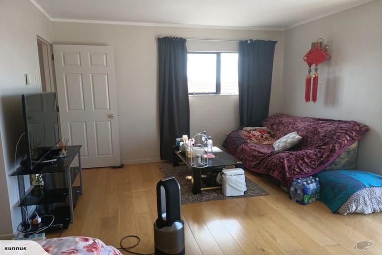 Photo of property in 12 Searidge Rise, West Harbour, Auckland, 0618