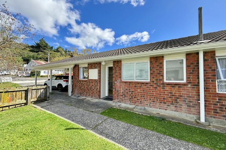 Photo of property in 3/12 Fraser Street, Wainuiomata, Lower Hutt, 5014