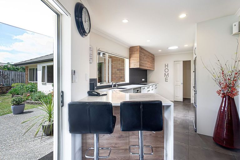 Photo of property in 84 Tauranga Place, Orewa, 0931