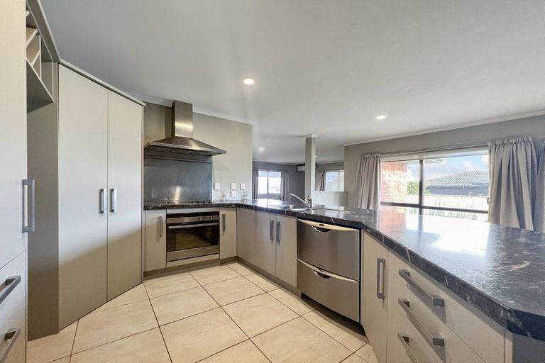 Photo of property in 22 Percy Kinsman Crescent, Riverstone Terraces, Upper Hutt, 5018