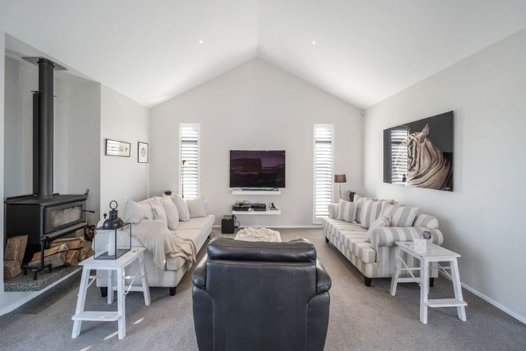 Photo of property in 10 Silver Peaks Drive, West Melton, 7618