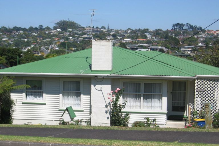 Photo of property in 4 Scarboro Terrace, Murrays Bay, Auckland, 0630