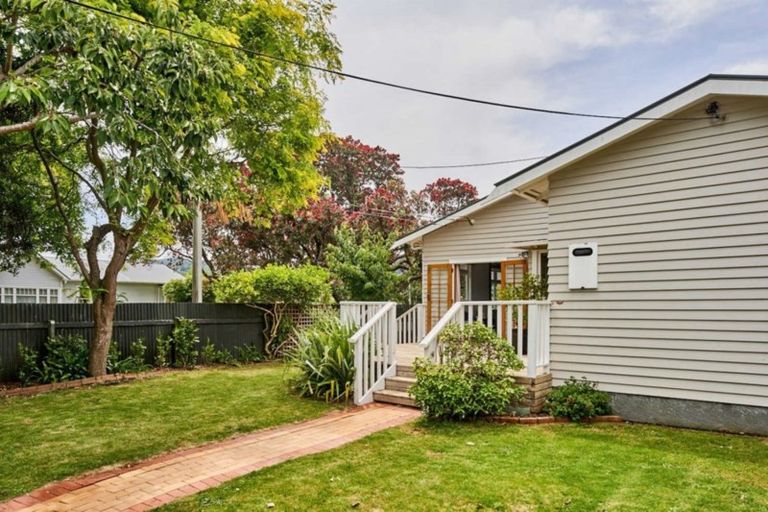 Photo of property in 9 Riddiford Street, Woburn, Lower Hutt, 5011