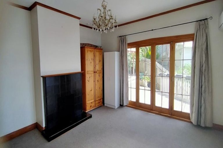 Photo of property in 112 Grafton Road, Roseneath, Wellington, 6011