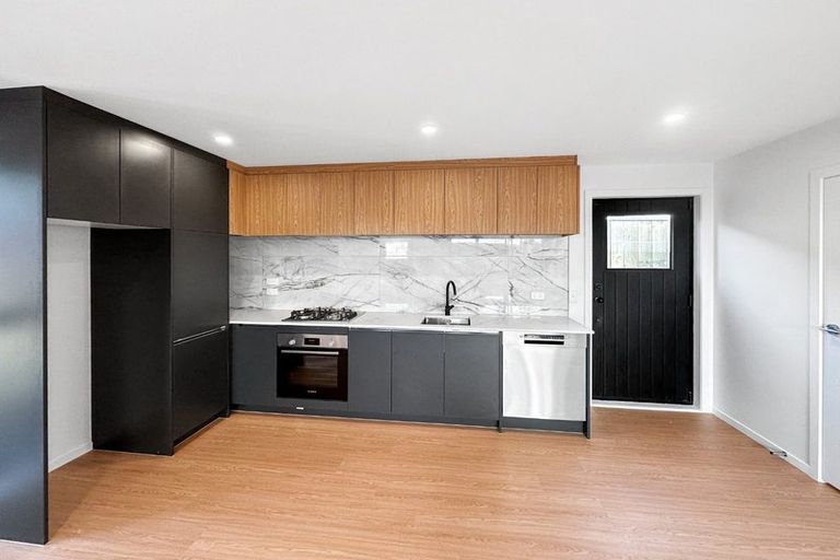 Photo of property in 2/8 Victoria Street, Ebdentown, Upper Hutt, 5018