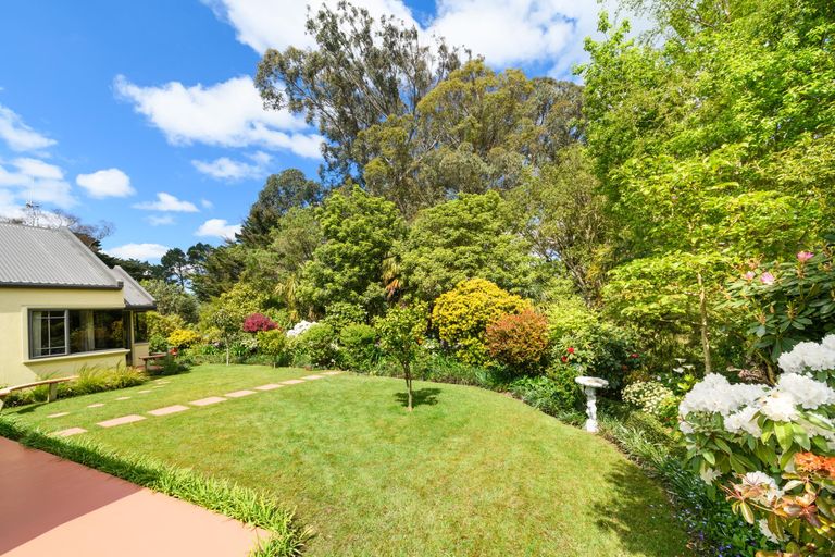 Photo of property in 11 La Lena Grove, Fitzherbert, Palmerston North, 4410