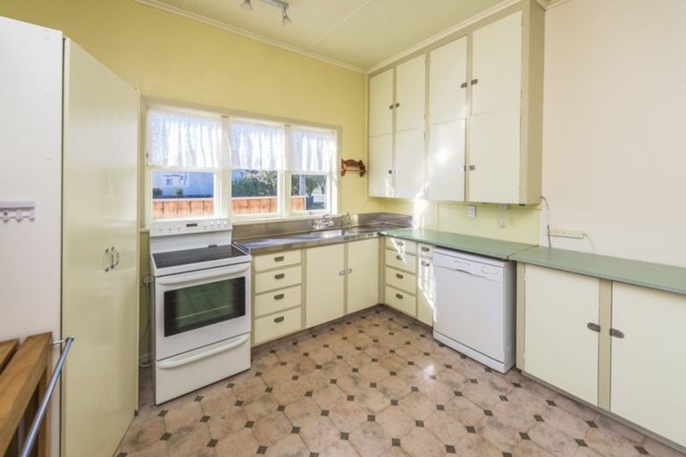 Photo of property in 2 Glasgow Street, Takaro, Palmerston North, 4412
