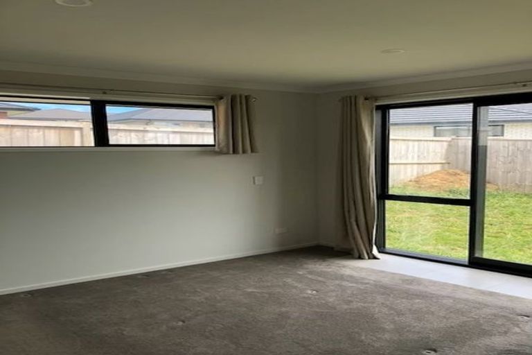 Photo of property in 4 James Elliot Way, Pokeno, 2402