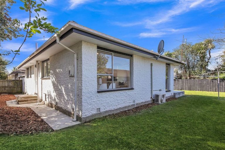 Photo of property in 2/3 Sequoia Place, Parklands, Christchurch, 8083