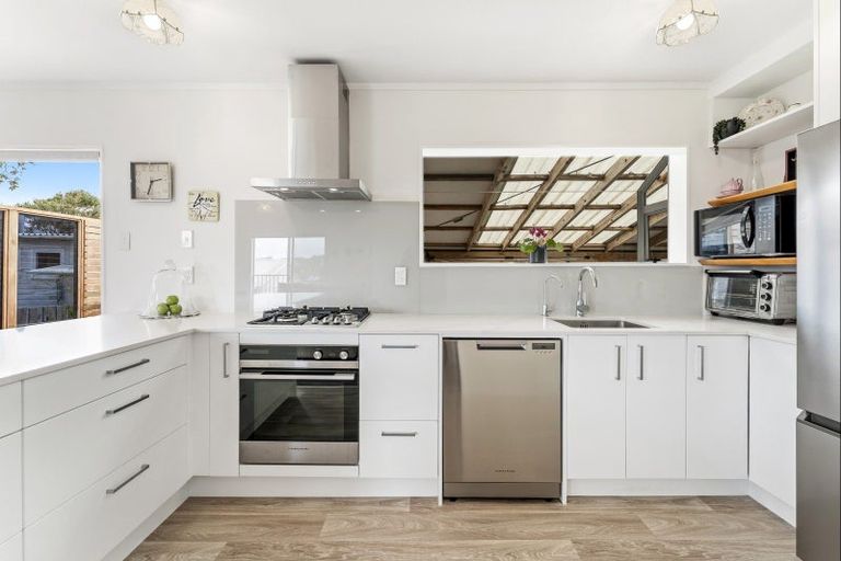 Photo of property in 2 Brigitte View, Snells Beach, 0920