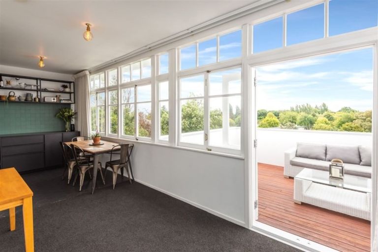 Photo of property in 10 Dyers Pass Road, Cashmere, Christchurch, 8022
