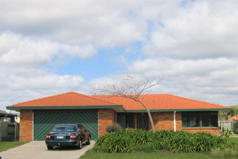 Photo of property in 19 Dalton Drive, Papamoa Beach, Papamoa, 3118