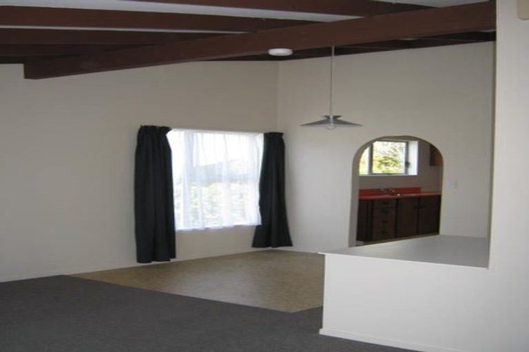 Photo of property in 34a Colchester Crescent, Newlands, Wellington, 6037