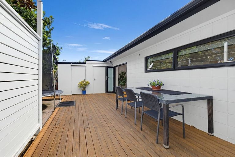 Photo of property in 1/15 Claresholm Place, Mangere Bridge, Auckland, 2022