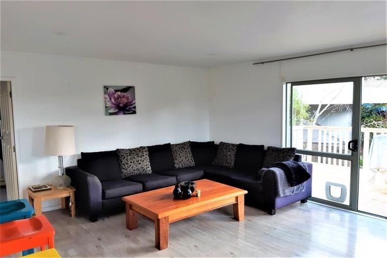 Photo of property in 1/37 Lysander Crescent, Beach Haven, Auckland, 0626