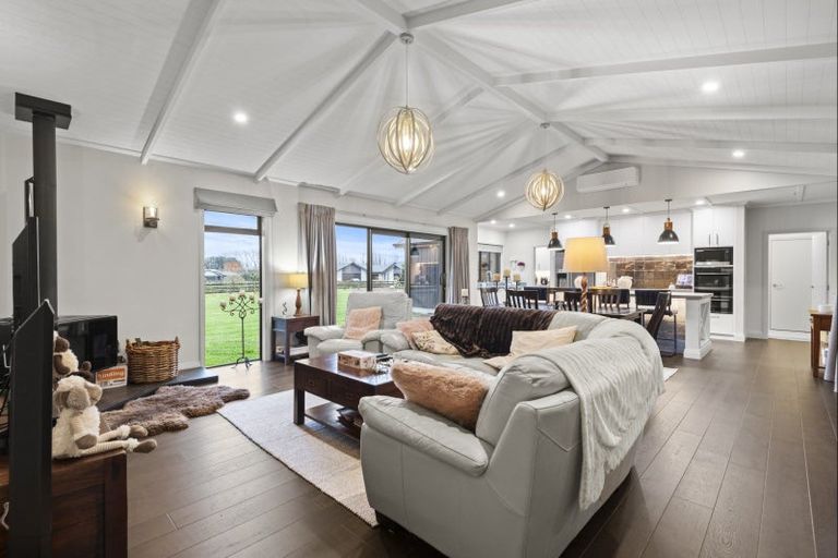 Photo of property in 2 Pheasant Lane, Aokautere, 4471