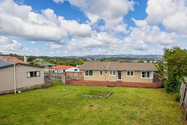 Photo of property in 21 Waitaki Street, Henderson, Auckland, 0612