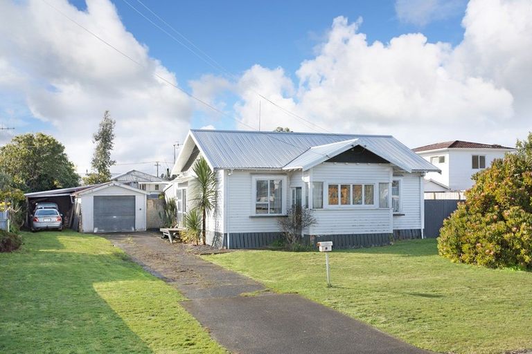 Photo of property in 7 Ngahina Street, Marton, 4710