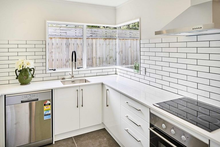 Photo of property in 5a Grays Road, Plimmerton, Porirua, 5026