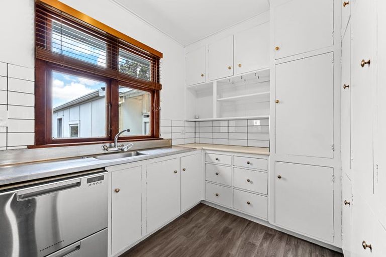 Photo of property in 141 Seaview Road, Westown, New Plymouth, 4310