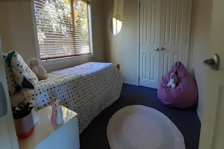 Photo of property in 11 Tongariro Drive, Aotea, Porirua, 5024