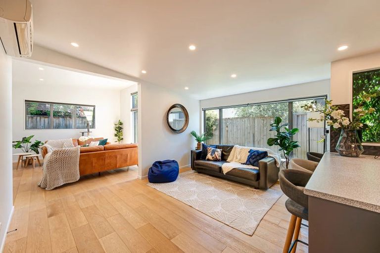 Photo of property in 8a Maple Court, Arthurs Point, Queenstown, 9371