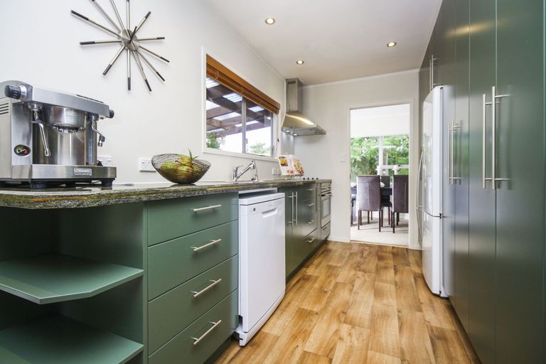 Photo of property in 24 Beauchamp Drive, Massey, Auckland, 0614