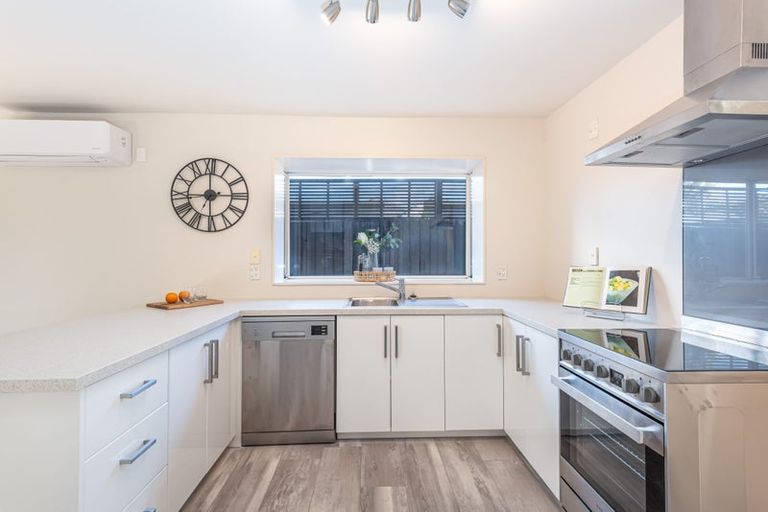 Photo of property in 2/116 Yaldhurst Road, Sockburn, Christchurch, 8042