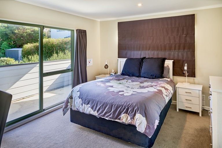 Photo of property in 28 Saunders Close, Whitby, Porirua, 5024