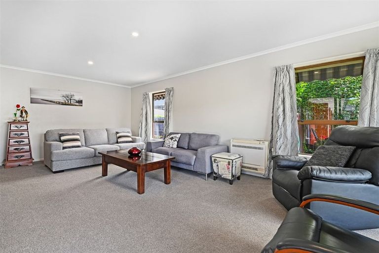 Photo of property in 2/1 Thorrington Road, Cashmere, Christchurch, 8022