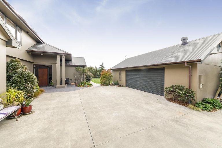 Photo of property in 172 Kelvin Grove Road, Kelvin Grove, Palmerston North, 4414
