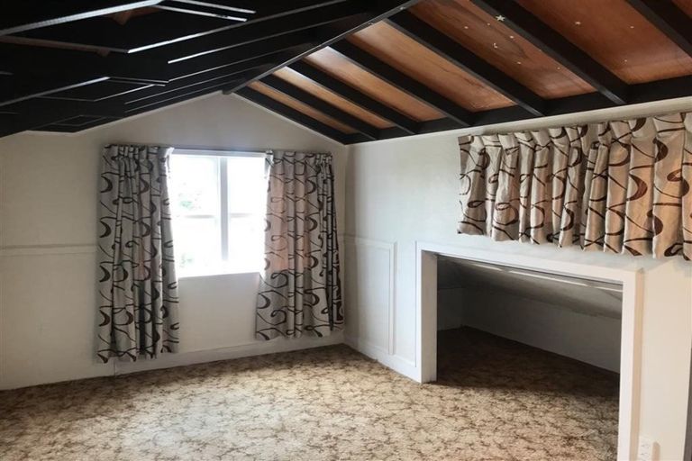 Photo of property in 43 St Leonards Road, Kelston, Auckland, 0602