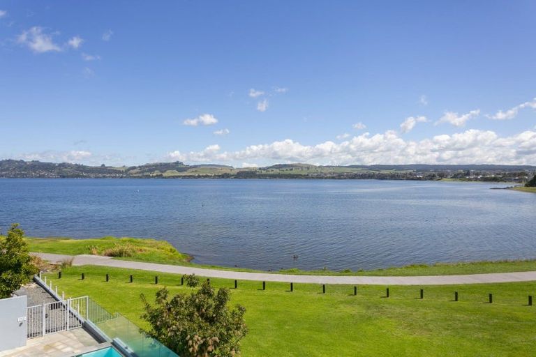 Photo of property in 10/2 Lowell Place, Waipahihi, Taupo, 3330