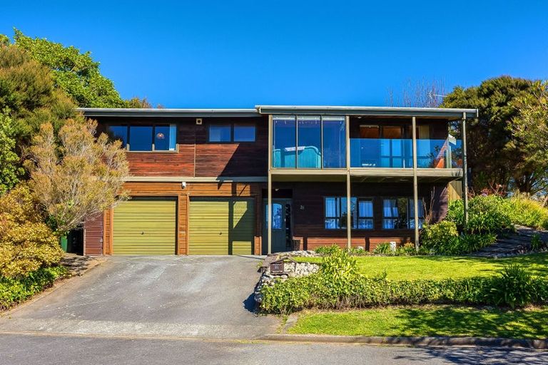 Photo of property in 25 James Cook Drive, Whitby, Porirua, 5024