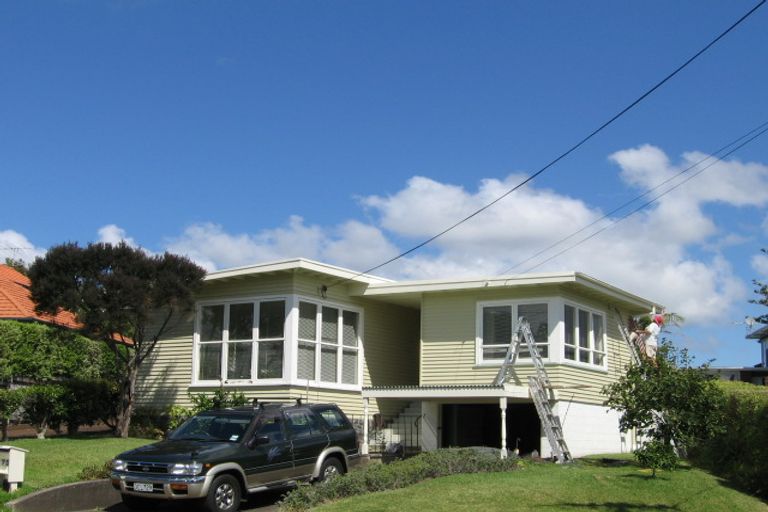 Photo of property in 79 Stanley Point Road, Stanley Point, Auckland, 0624