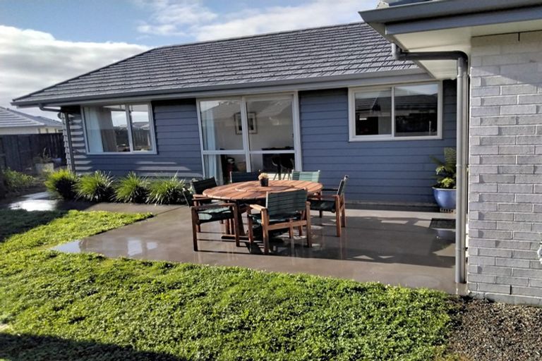 Photo of property in 22 Olney Court, One Tree Point, 0118