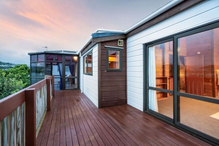 Photo of property in 76 Seaview Road, Paremata, Porirua, 5024