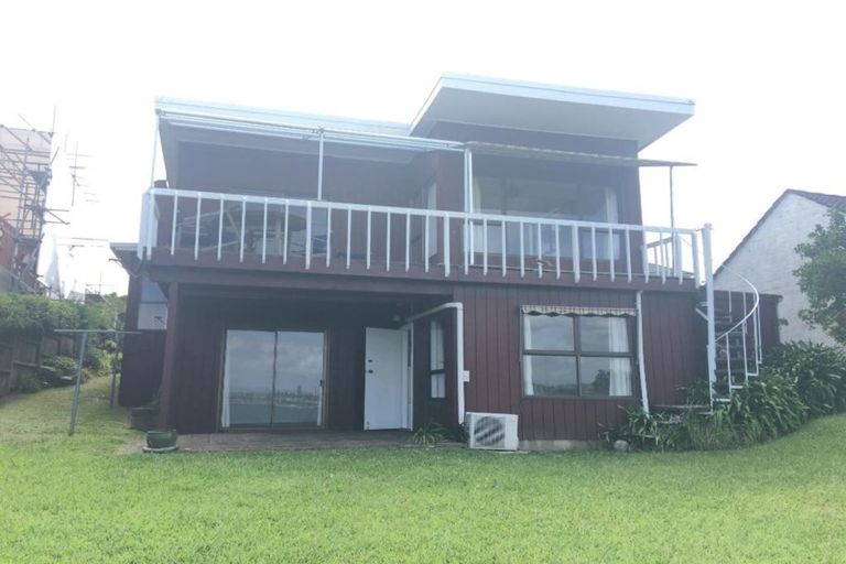 Photo of property in 97 Stanley Point Road, Stanley Point, Auckland, 0624