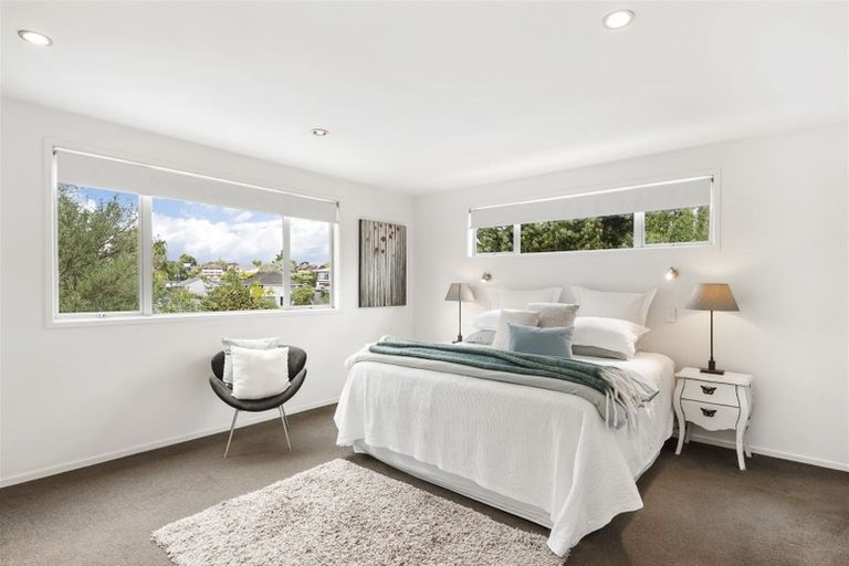 Photo of property in 9 Garmons Way, Castor Bay, Auckland, 0620