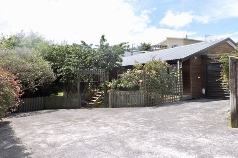 Photo of property in 21a Mexted Terrace, Tawa, Wellington, 5028
