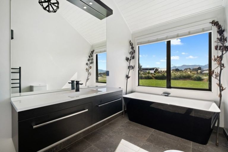 Photo of property in 18 Mount Linton Avenue, Wanaka, 9305