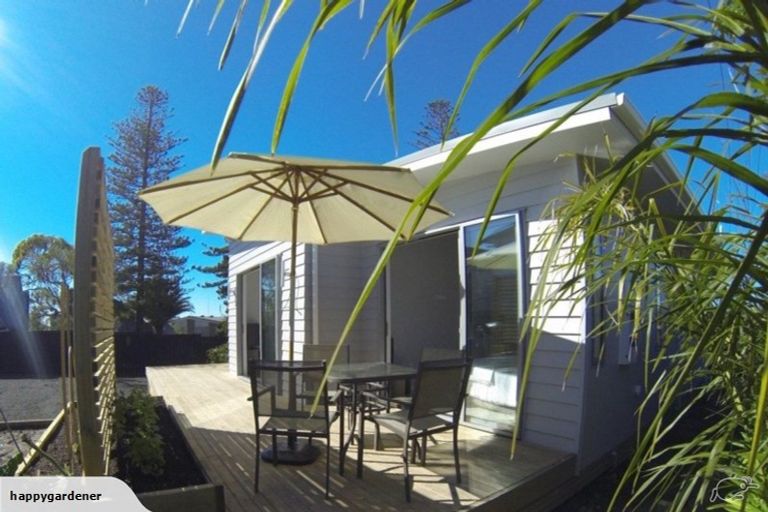 Photo of property in 15 Old Lake Road, Narrow Neck, Auckland, 0624