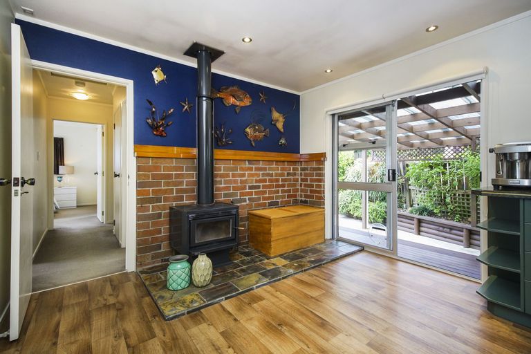 Photo of property in 24 Beauchamp Drive, Massey, Auckland, 0614