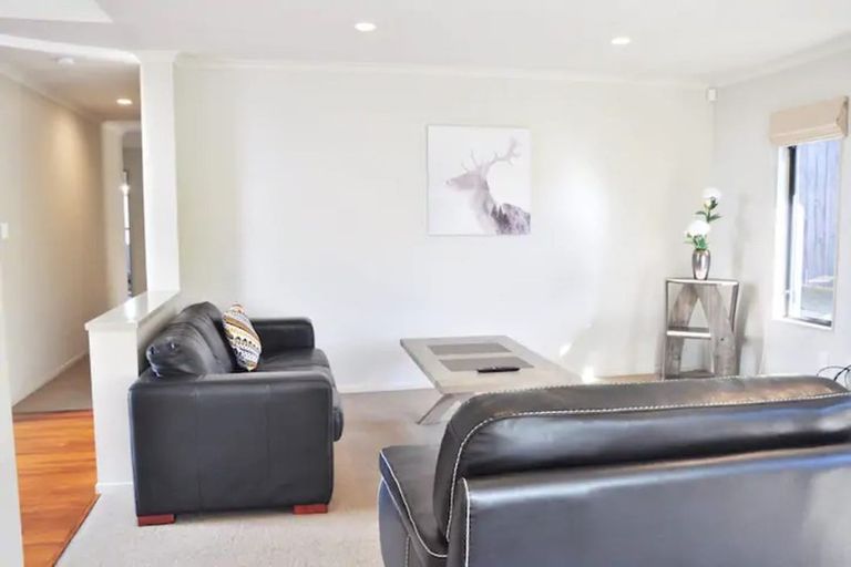 Photo of property in 12 Kalmore Place, Flat Bush, Auckland, 2016