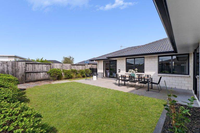 Photo of property in 5 Oka Street, Papamoa Beach, Papamoa, 3118